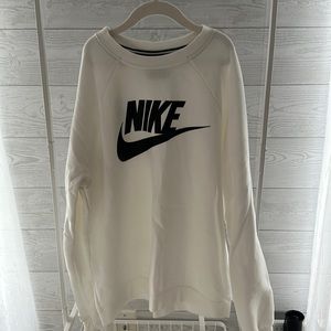 Women’s Nike Crew Neck